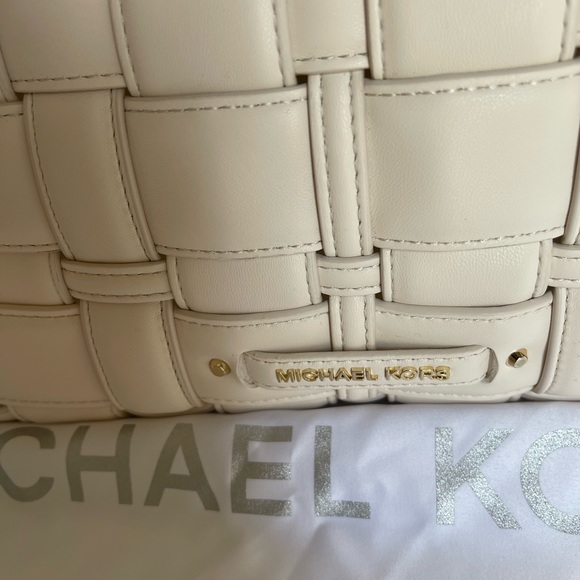 Michael Kors Ivy Medium East West Vegan Leather Tote Bag with wallet - Picture 11 of 12